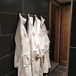 Nouveau M.meta 12 Pers Sauna,jacuzzi,billard 木屋 *